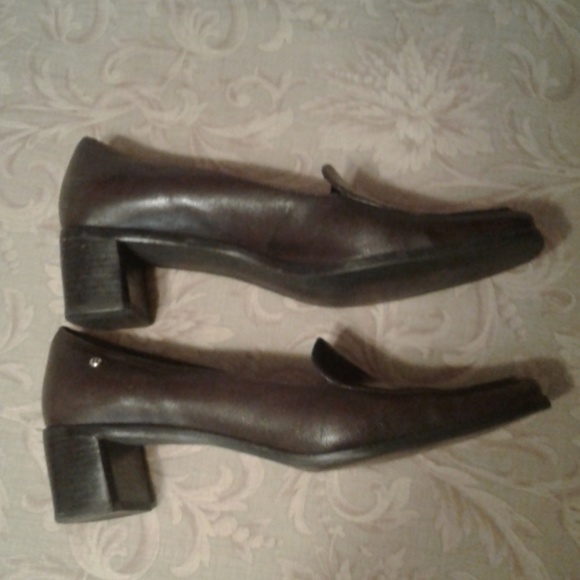 8M Etienne Aigner Espresso Leather Heeled Loafer - Picture 2 of 6